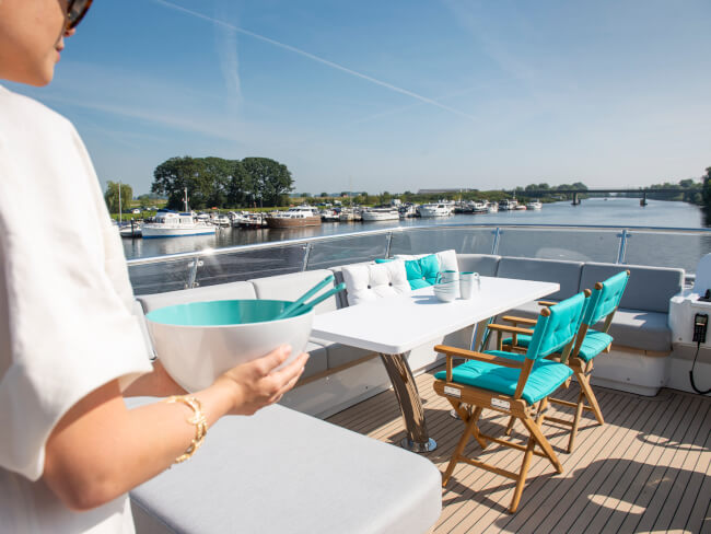 Unbreakable melamine tableware for boats by Marine Business
