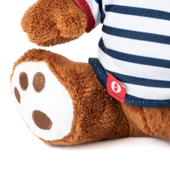 Teddybär mit gestreiftem T-Shirt
