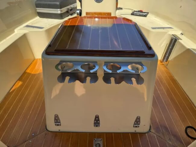 Sailsip: The smart stainless steel cup holder for boating