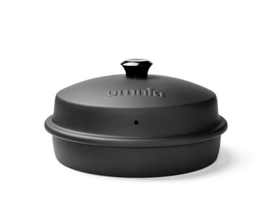 Black Omnia Oven with Lid for Baking Pizzas